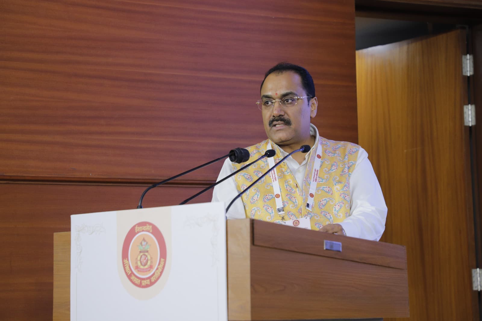 Addressing a forum